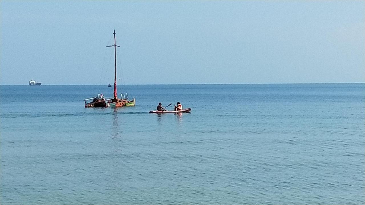 Omah Laut Bondo Jepara - By The Beach, Direct View Of The Sea, Great Base For Water Sports Margokerto Buitenkant foto