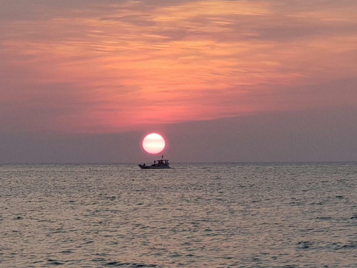 Omah Laut Bondo Jepara - By The Beach, Direct View Of The Sea, Great Base For Water Sports Margokerto Buitenkant foto